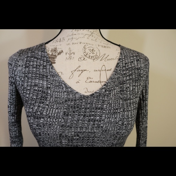 New with tags forever 21 fitted v neck sweater - Picture 4 of 7